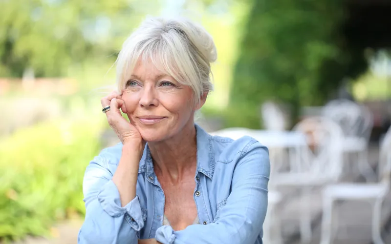 Cheveux blancs : comment les accepter&nbsp;? 